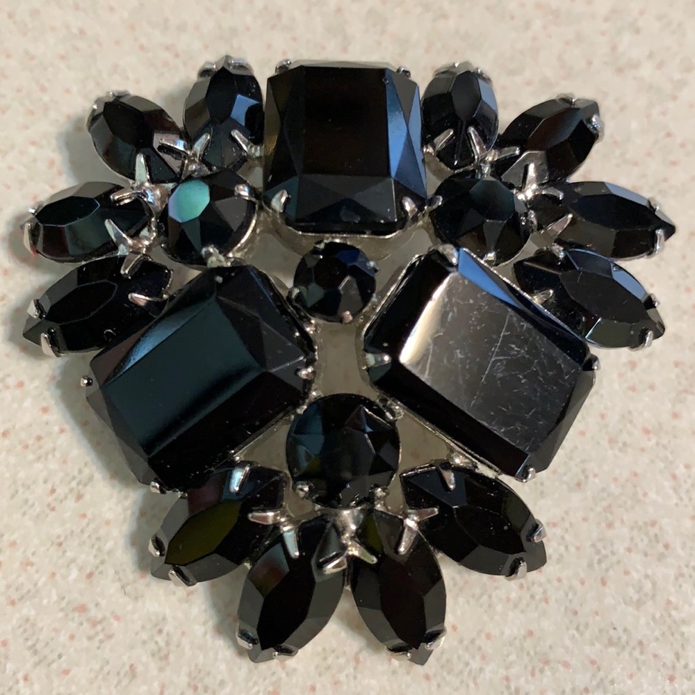 Silver tone black rhinestone broach (96)